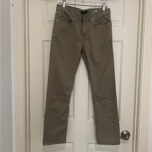 Men’s khaki pants